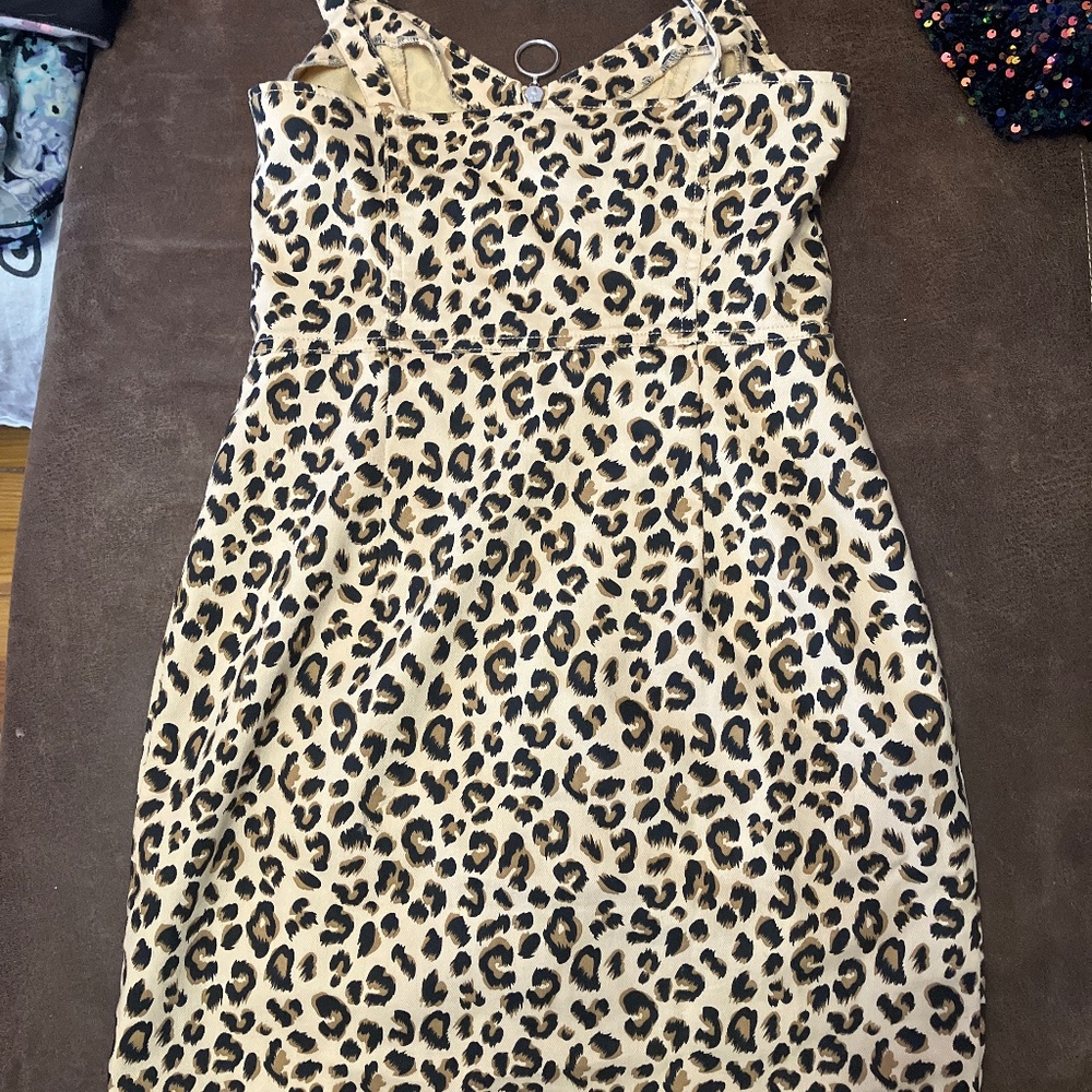Short leopard dress